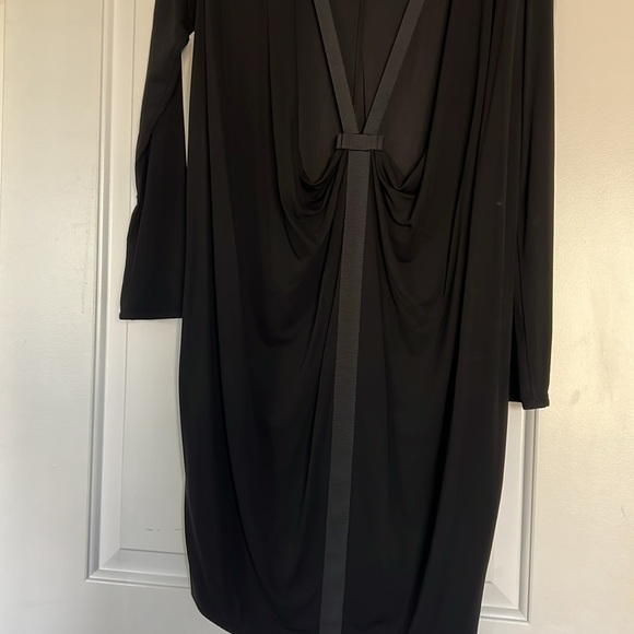 Issa low back dress , with pocket detail - Picture 2 of 9